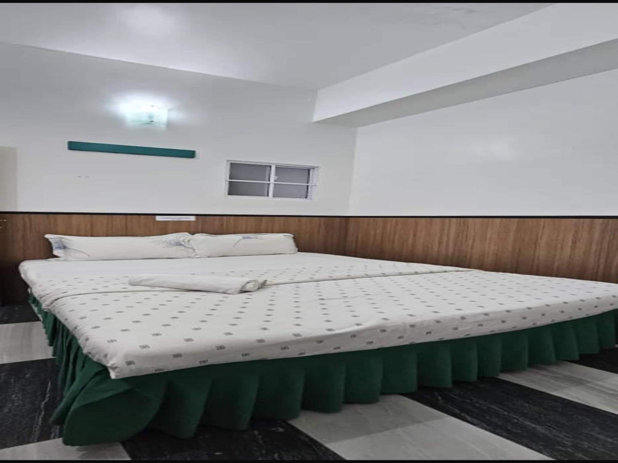Oyo 90979 Sianglory Inn Kota Kinabalu Bagian luar foto